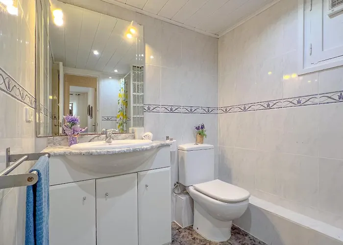 Vivalidays Carmen - Fenals - Apartment Lloret de Mar