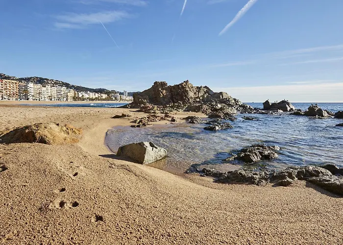 Vivalidays Carmen - Fenals - Apartment Lloret de Mar